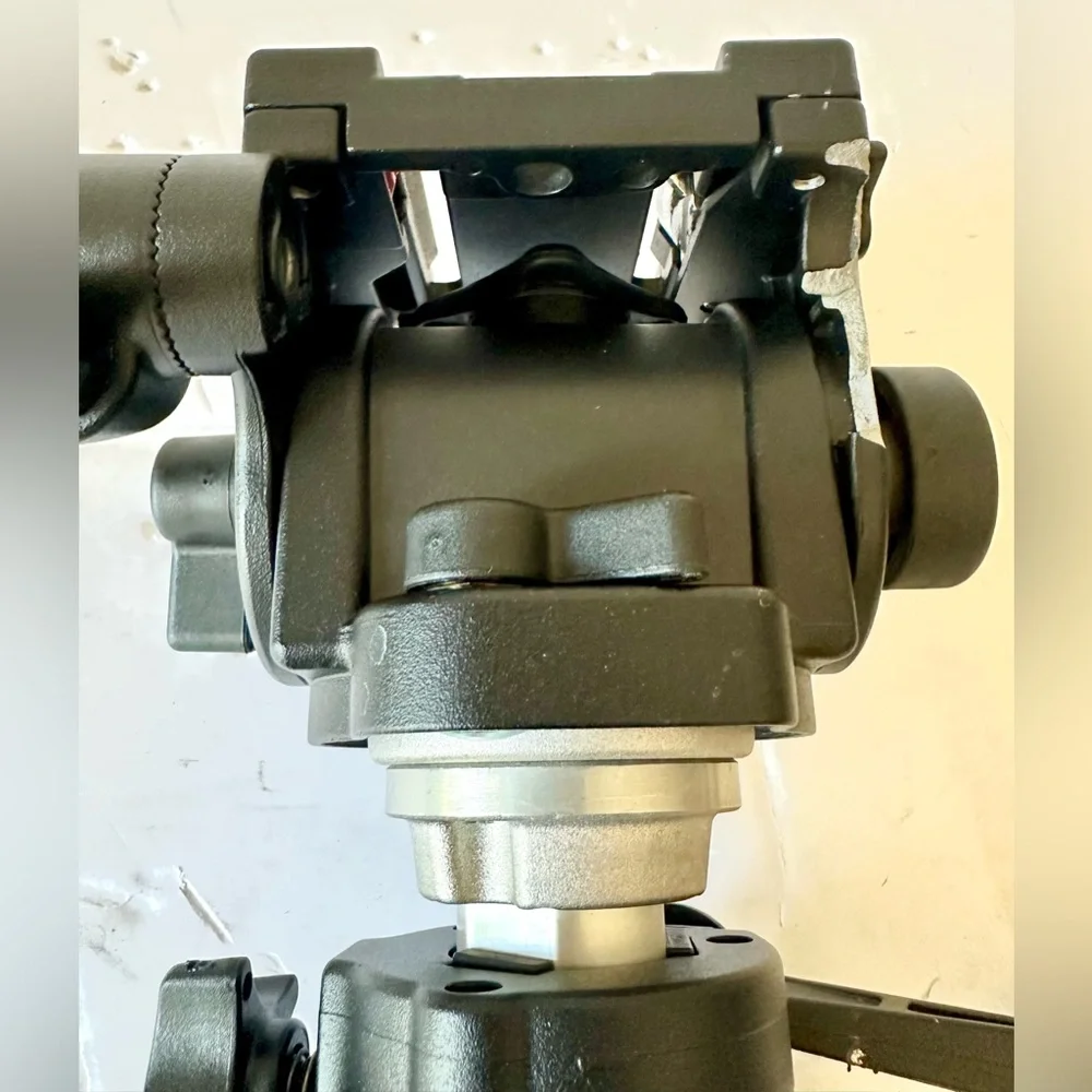 Manfrotto 3046 Bogen Camera Tripod w/ 3433(501) Pro Video Fluid Head SIDE CHIP!